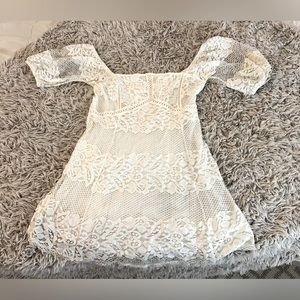 Free people lace white mini dress with bell sleeves 🕊️